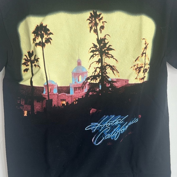 Eagles 2018 Tour T-Shirt in Black - Picture 3 of 6